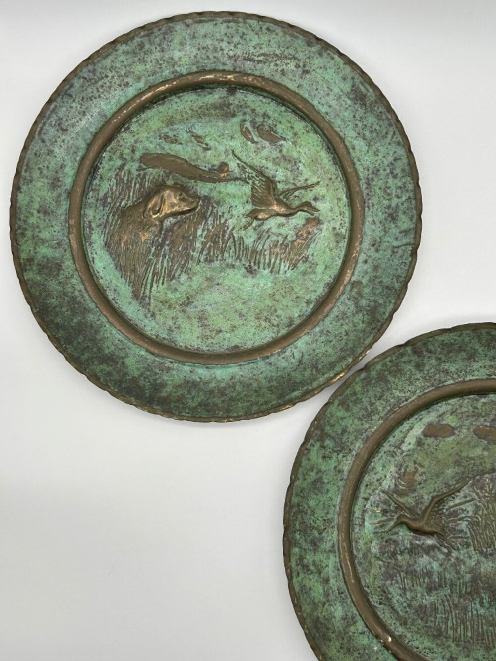 2 Vintage Italian Embossed Copper Wall Plates Hunting Scene Dog Duck Verdigris - Picture 2 of 13